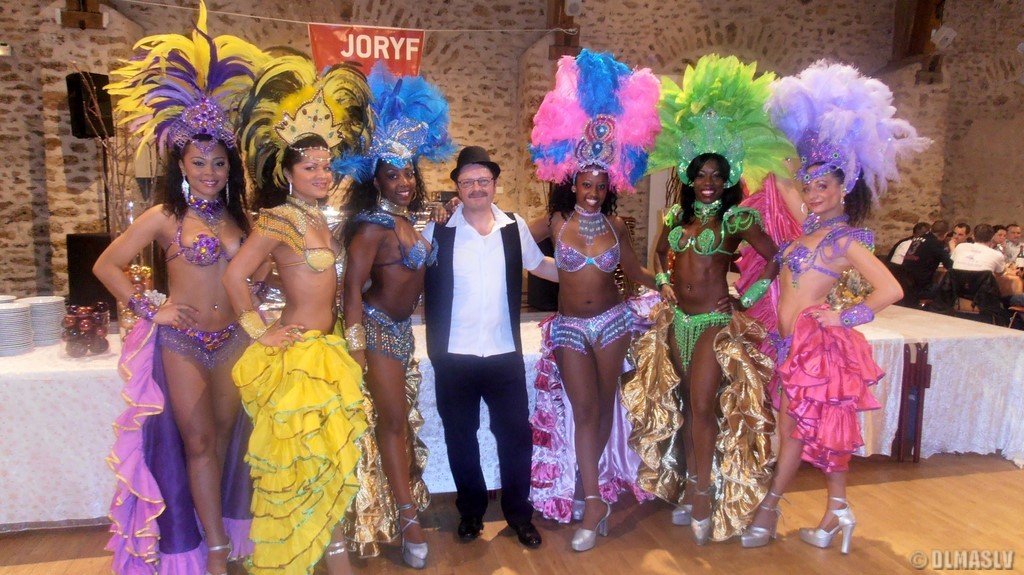 Animation Repas Entreprise avec danseuses